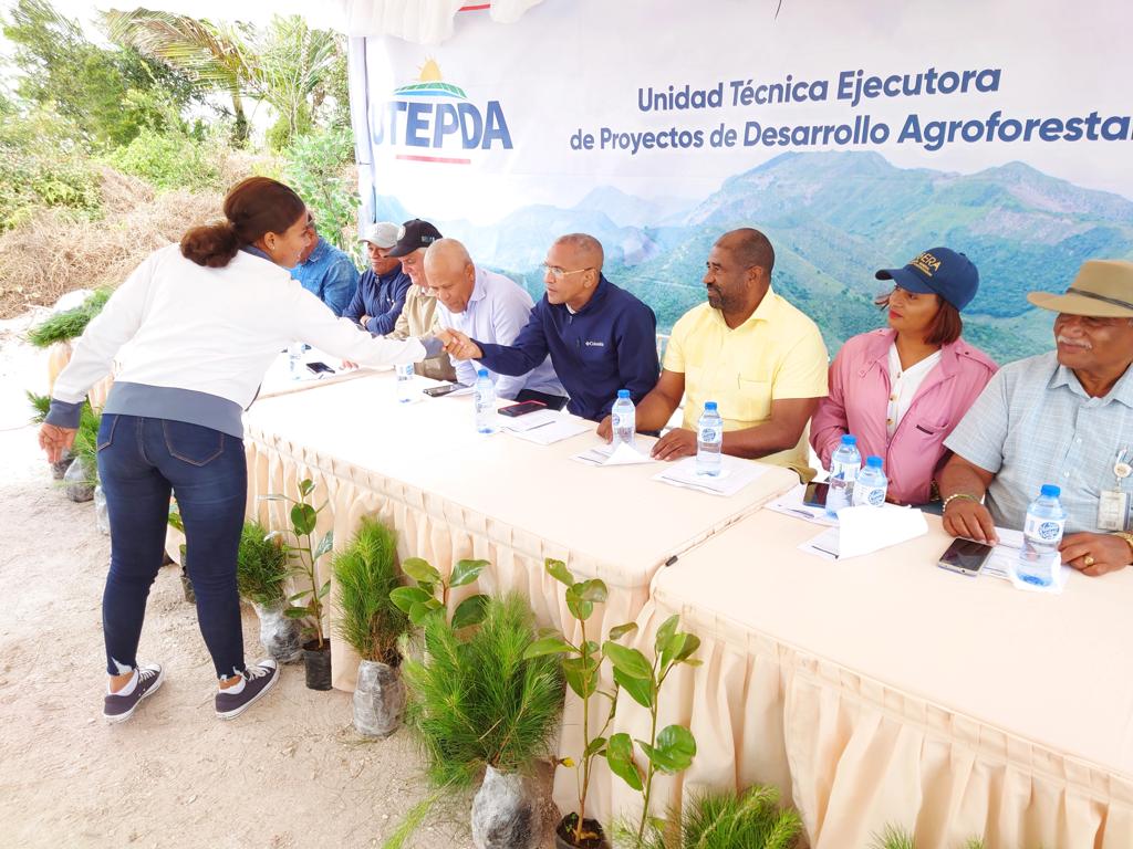 UTEPDA siembra más de 2,100 árboles en conmemoración del Día Mundial del Agua en Barahona
