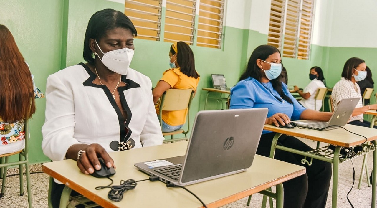 Profesionales con habilitación docente podrán participar en concurso de Oposición Docente