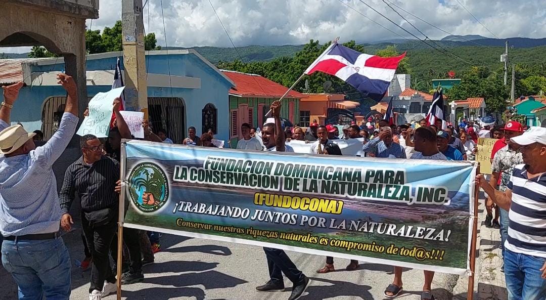 Marchan en Cachón, Barahona, contra instalación de grancera
