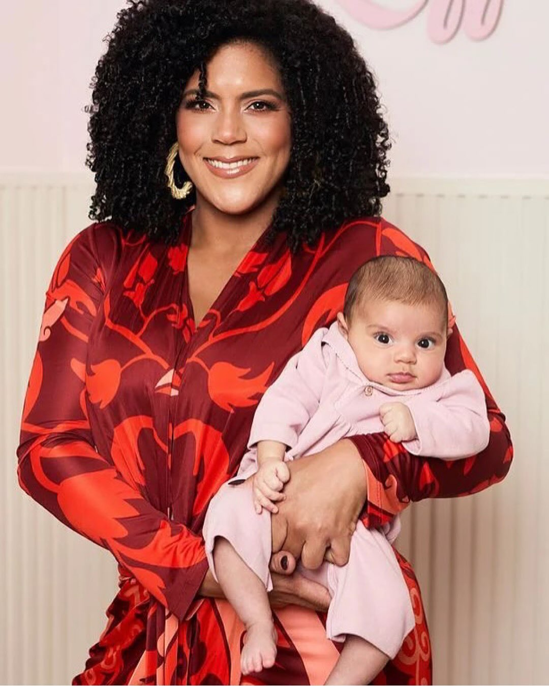 Francisca presenta por primera vez el rostro de su hija Raffaella en exclusiva para ¡Hola! USA