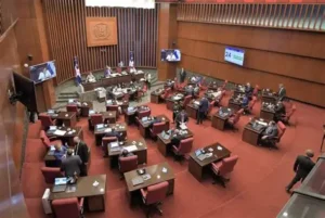 Senadores respaldan propuesta de Omar Fernández busca eliminar impuestos a salarios menores RD$52,000