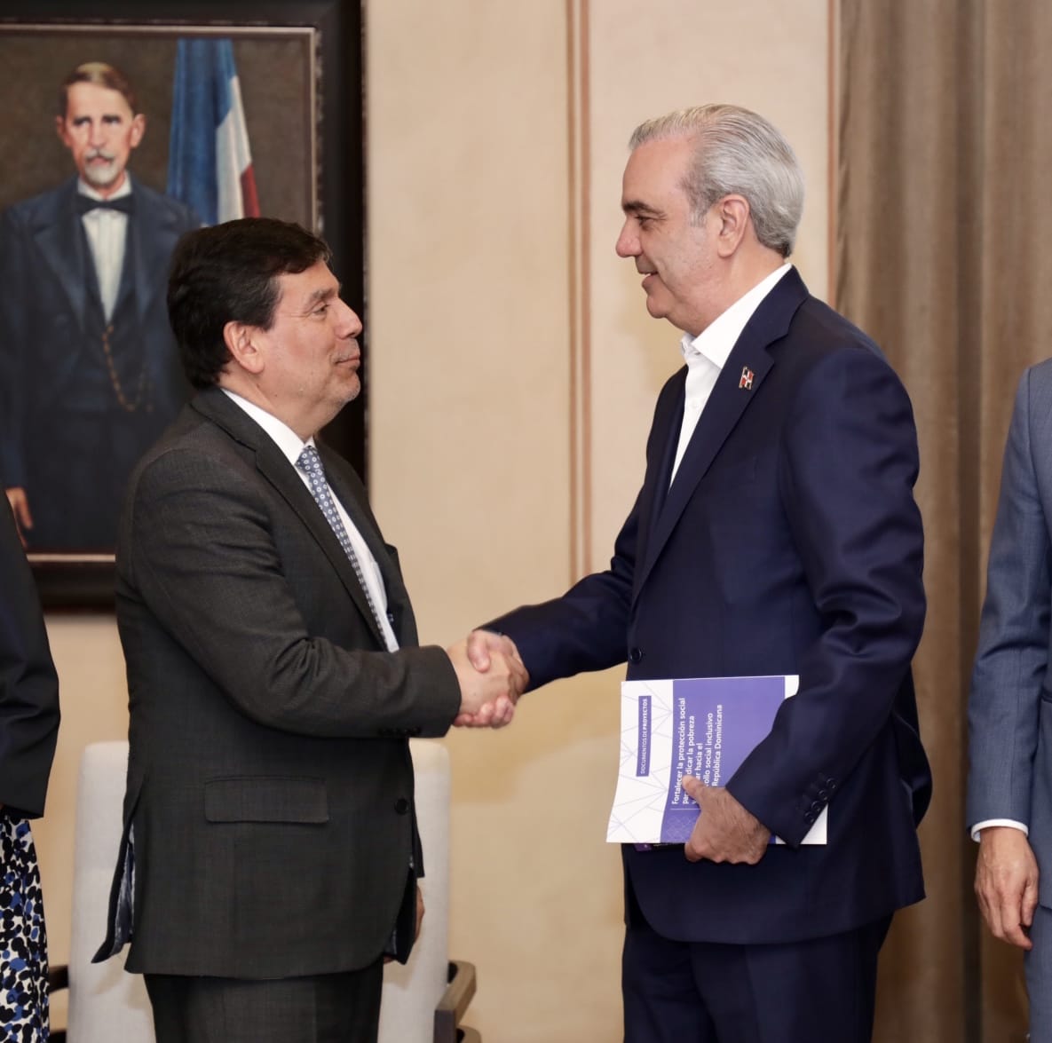 CEPAL entrega al presidente Abinader informe sobre fortalecimiento de la protección social en RD