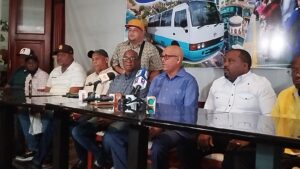 Transportistas dan plazo de 72 horas al Gobierno antes de subir los pasajes